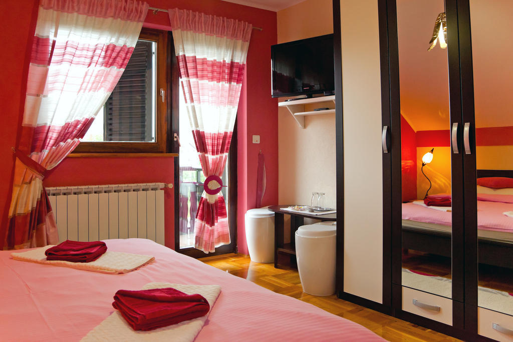 Apartments Tratincica Selište Drežničko Zimmer foto